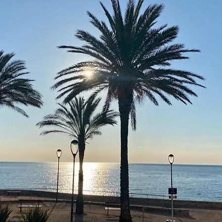 Fully Equipped Beachfront Studio In The Heart Of The City Center Bd Leclerc Antibes Exterior photo