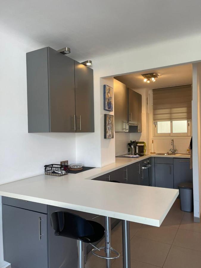 Fully Equipped Beachfront Studio In The Heart Of The City Center Bd Leclerc Antibes Exterior photo