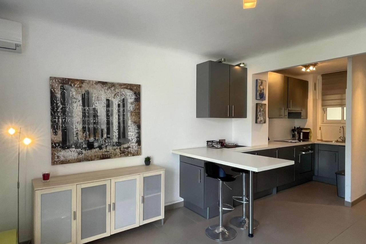 Fully Equipped Beachfront Studio In The Heart Of The City Center Bd Leclerc Antibes Exterior photo